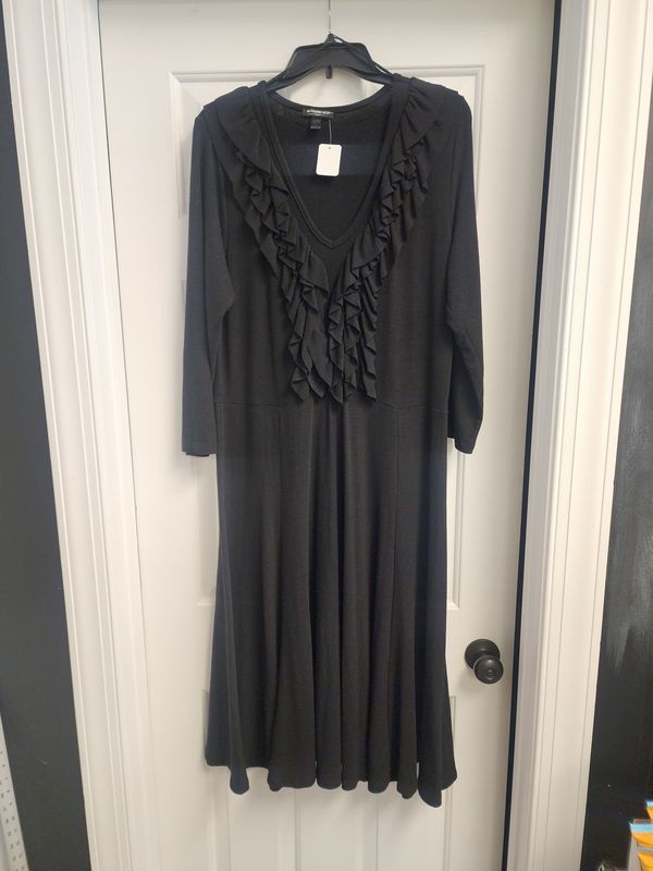 Blooming Rose Black Dress (1X) Pre-owned