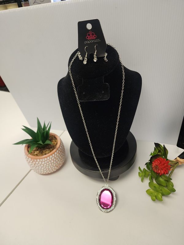 Paparazzi: Reign Them In Pink Necklace Set (NWT)