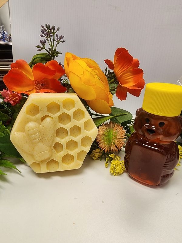 DTB Handmade Oat &amp; Honey Almond Soap Bar (4 oz)