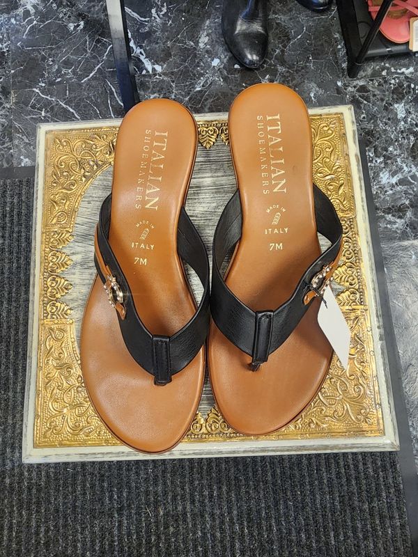 Black &amp; Chestnut Brown Leather Thong Sandals (7M) Pre-owned