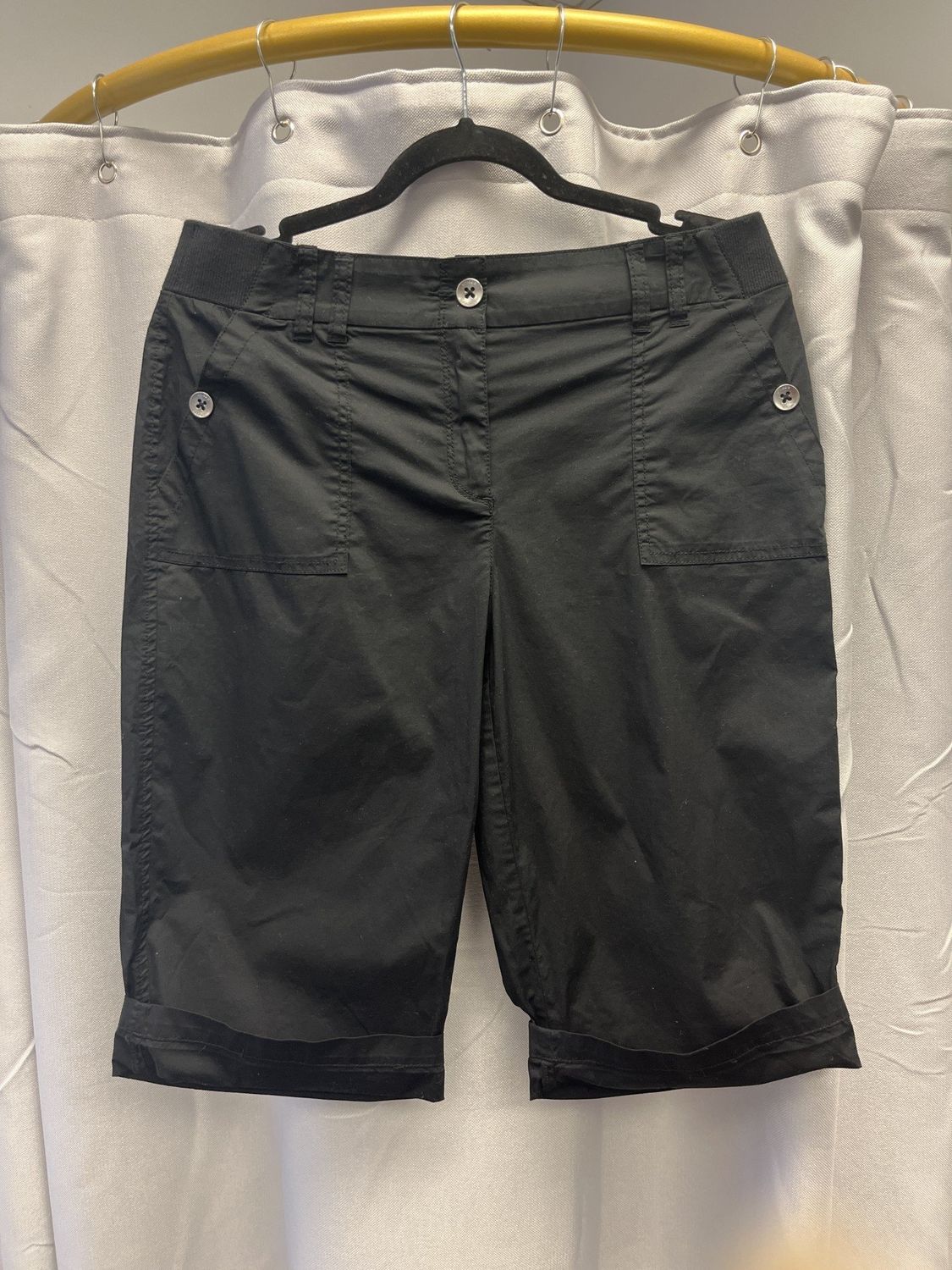 Chico&#39;s Black Bermuda Shorts (1)8 Pre-owned