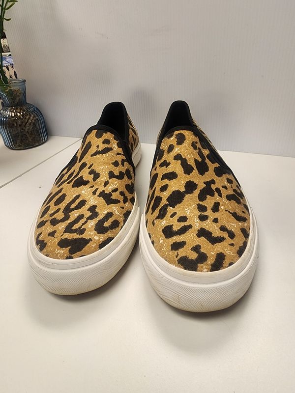 Ked&#39;s Dream Foam Leopard Print Canvas Sneaker (8) used