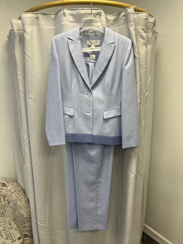 Larry Levine Periwinkle Two-piece Pant Suit (10) Pre-owned