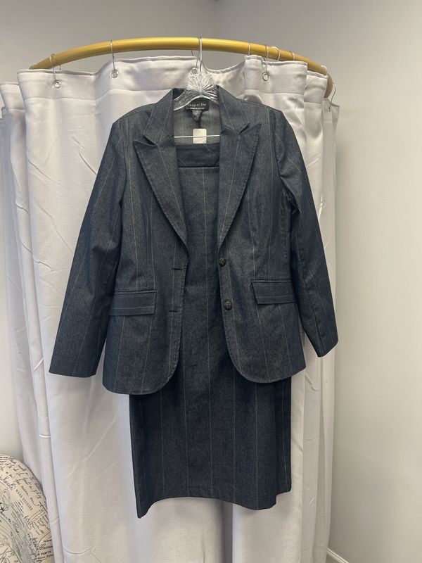 Chapter One Black Pinstriped Suit (10) Pre-owned