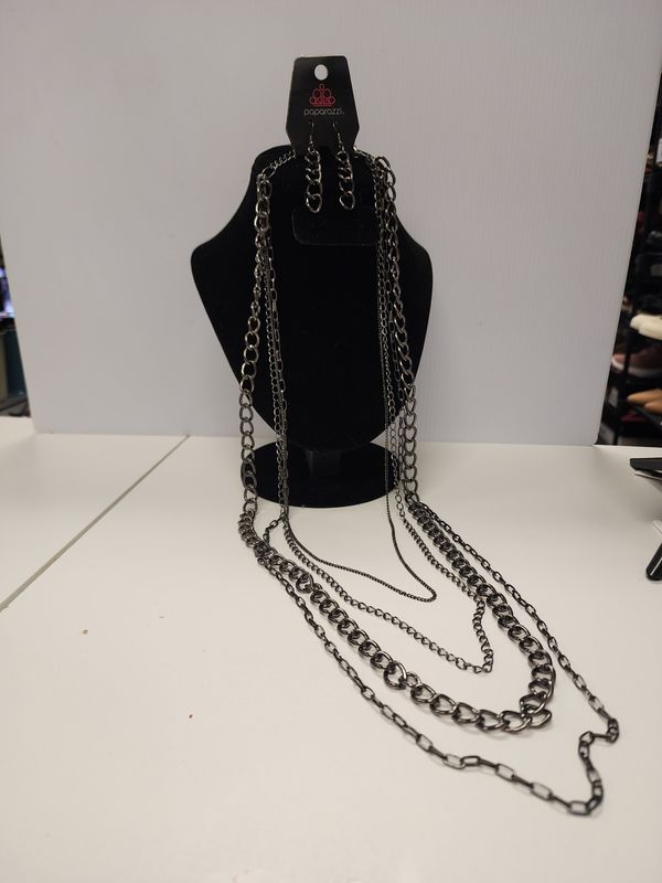 Paparazzi Quad Chain Necklace and Earring Set (NWT)