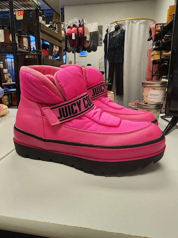 Juicy Couture Hot Pink Snow Boots (W10)