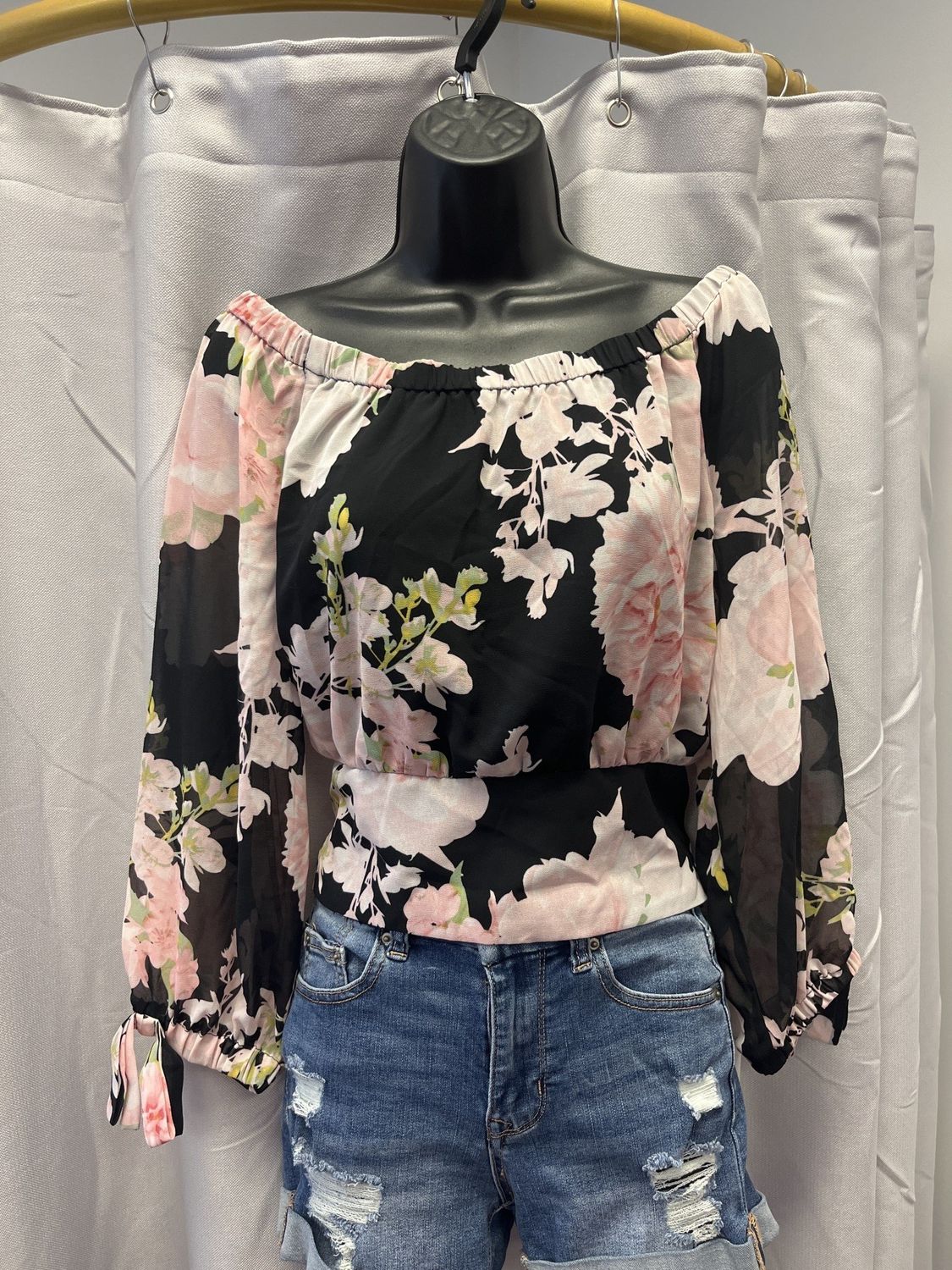 N Y &amp; Co Black w/ Pink Floral Print Top (M) (NWT)