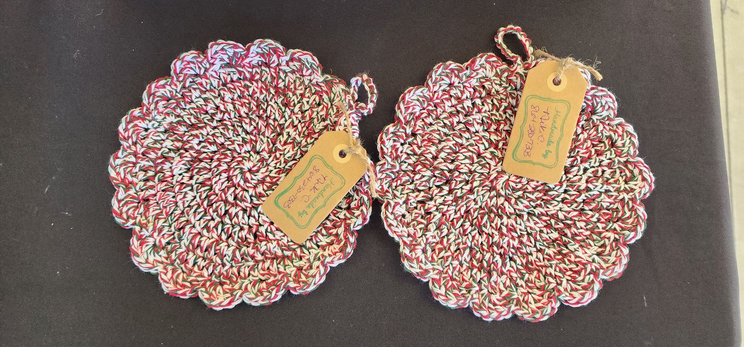Crochet Holly Jolly Scalloped Edge Potholder
