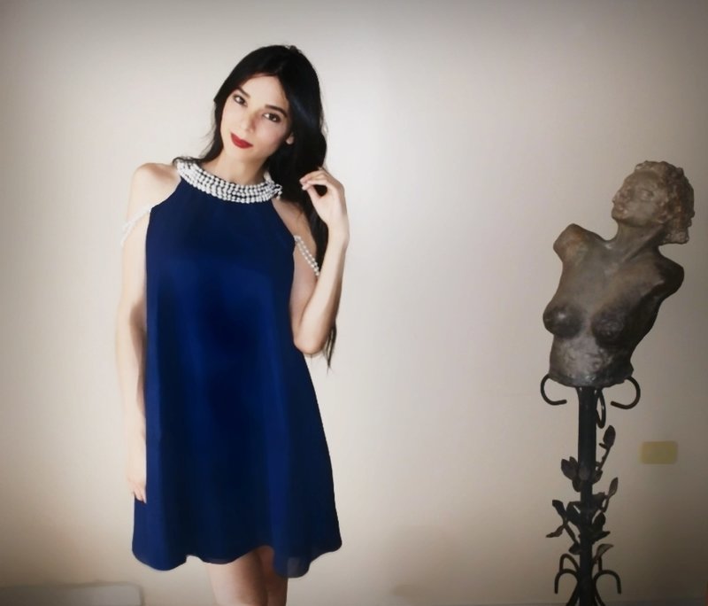 Vestido con Perlas Off Shoulder