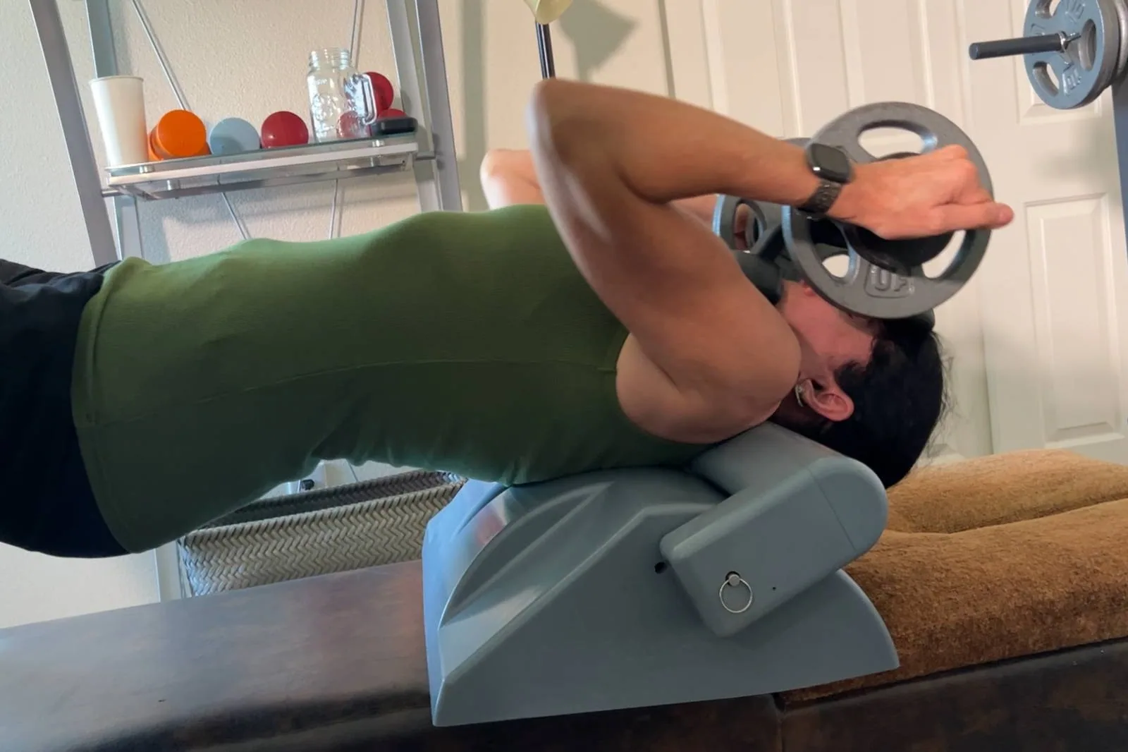 Pelvic tilt training over the Power Cushion