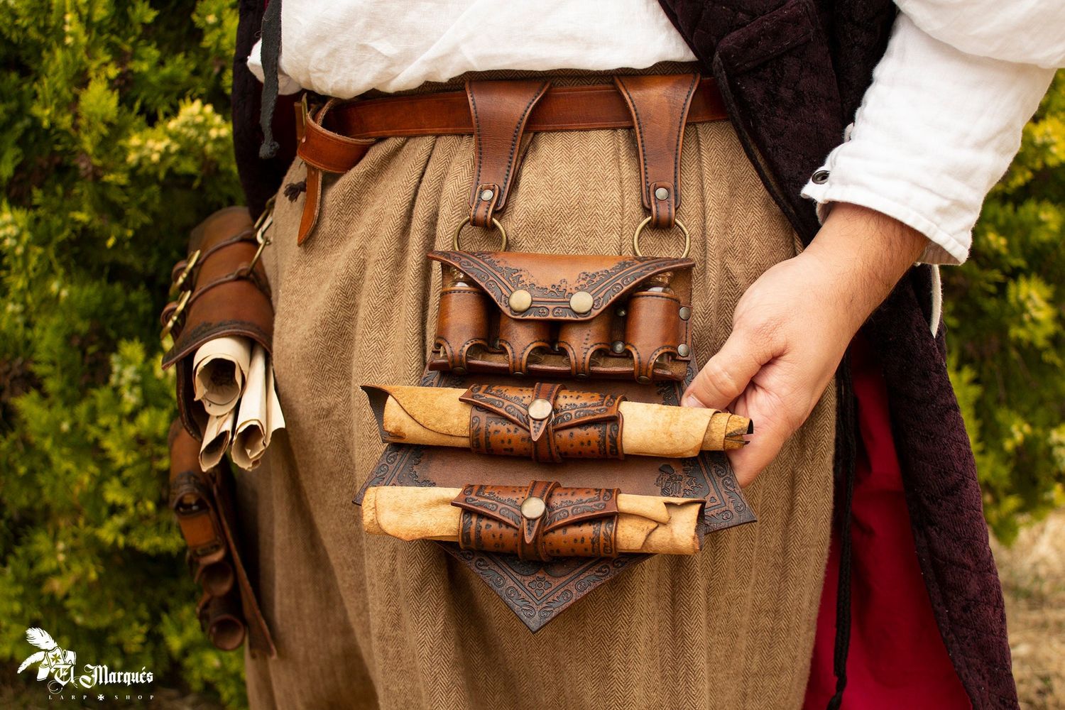 Leather potion holder for larp alchemist