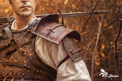 Larp Shoulder armor leather, Brown medieval armor for witcher cosplay, medieval costume...