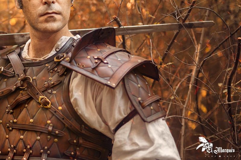 Larp Shoulder armor leather, Brown medieval armor for witcher cosplay, medieval costume...
