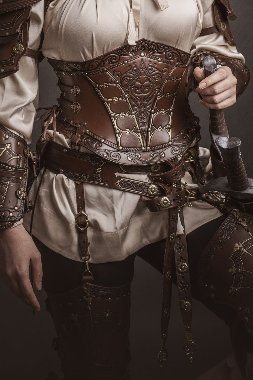 Fantasy underbust leather corset. Corset belt. Medieval corset with skirt hike for princess. LARP adjustable leather corset belt.