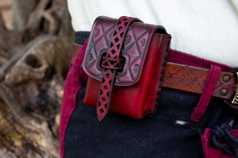 Leather belt pouch bag for Medieval, Steampunk or Cosplay costume... The Witcher belt pouch. Coin pourse.