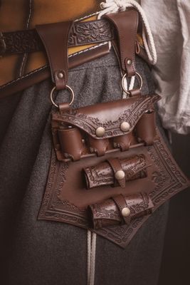Leather potion holder for larp alchemist