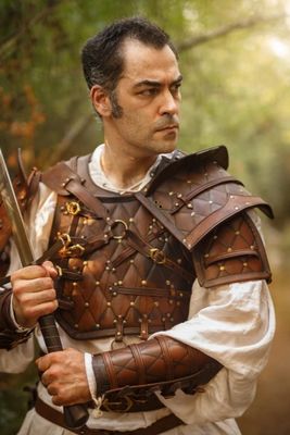 Larp Shoulder armor leather, Brown medieval armor for witcher cosplay, medieval costume...