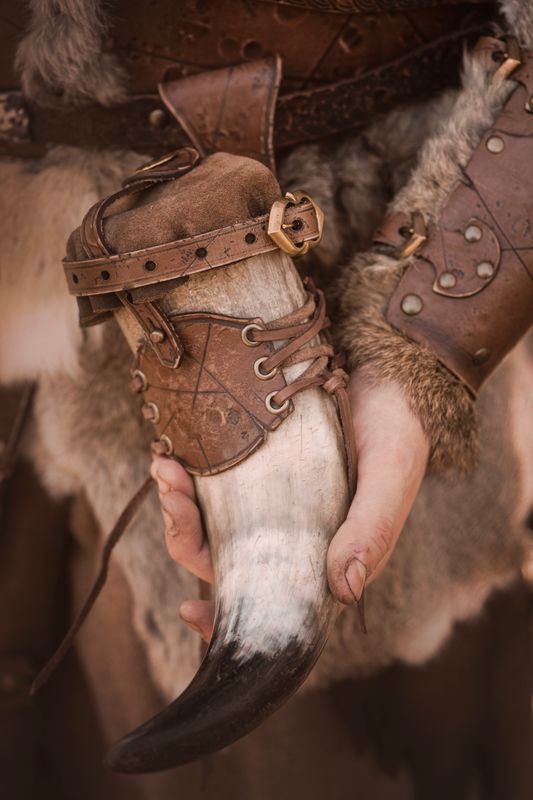 "Berserker" drinking horn with horn holder