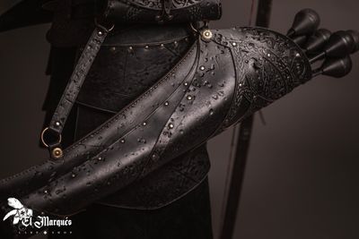 Leather arrow quiver with bag
