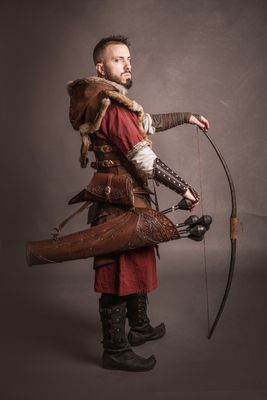 Leather arrow quiver with bag