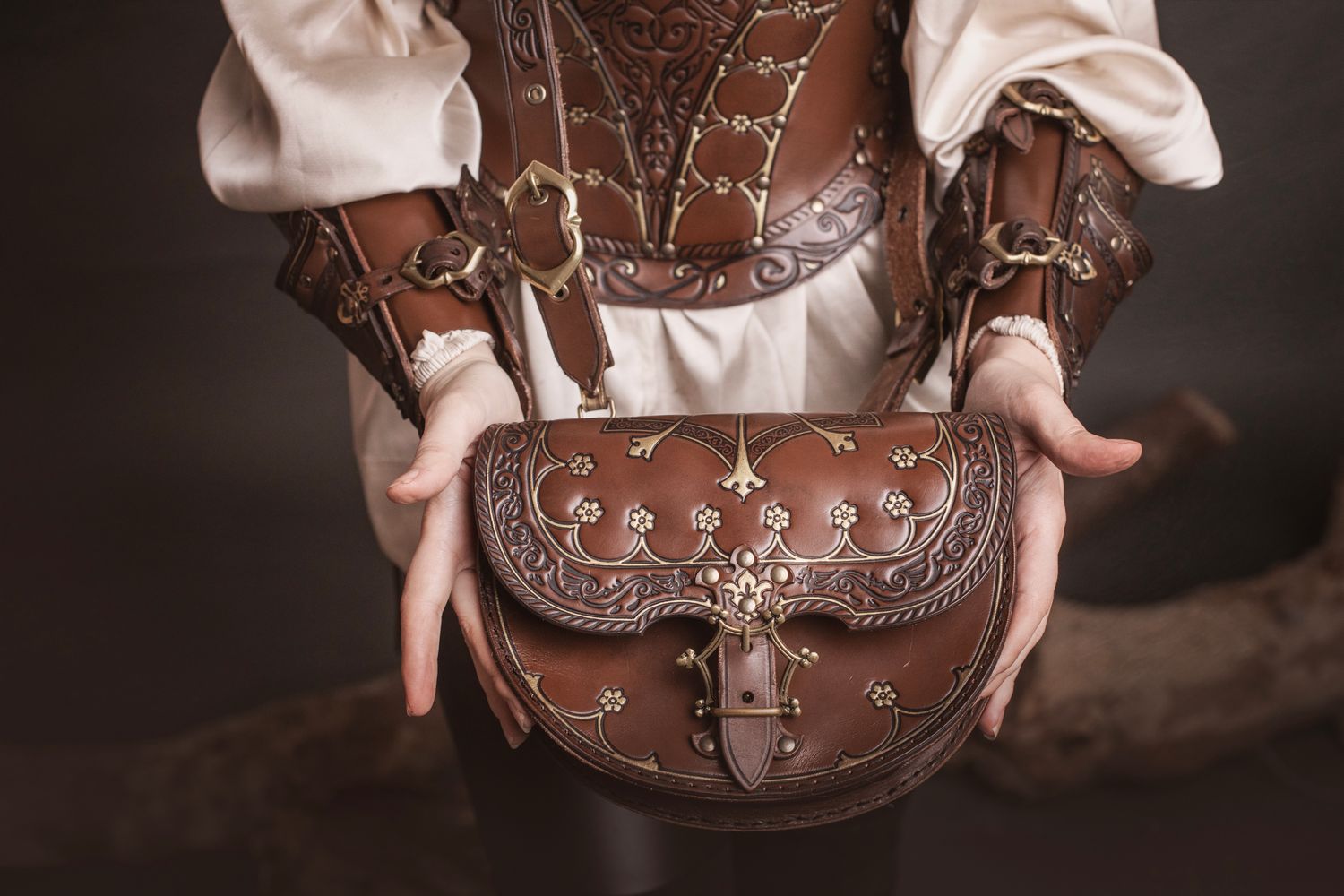 Alastor leather bag with shoulder strap and belt holders. Matching card holder available.