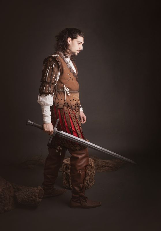 Greatsword. Zweihander. Longsword
