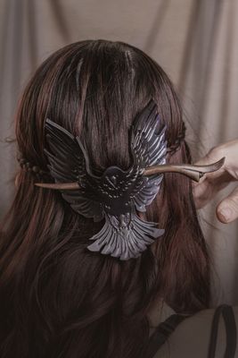 Raven hair pin