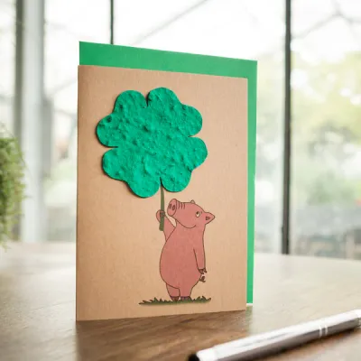 Grußkarte 'Viel Glück' - Mit Saatstecker: Eine feste, mit Saatgut bestückte Pappe. Wird mit Saatgut voran in die Erde gesteckt Grußkarte 'Viel Glück' - Mit Saatstecker: Eine feste, mit Saatgut bestückte Pappe. Wird mit Saatgut voran in die Erde gesteckt
