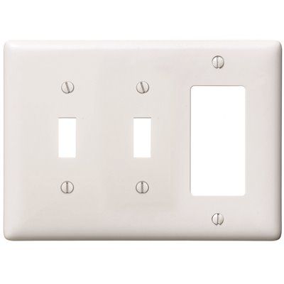 HUBBELL WIRING 3-Gang White Medium Size Toggle and Decorator Wall Plate