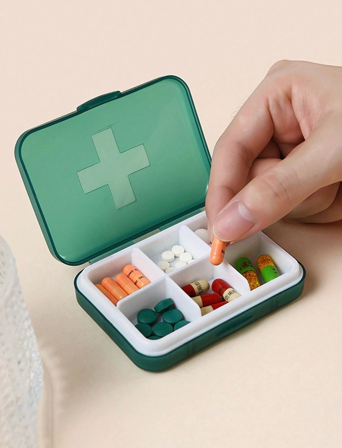 GREEN PILL ORGANIZING TRAVEL BOX 