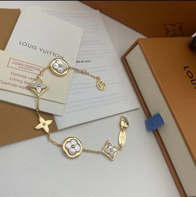 LV GOLD PEARL EFFECT BRACLET