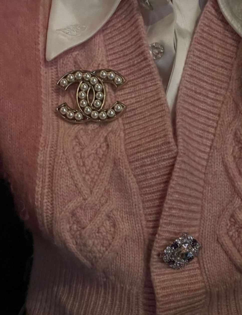 BROOCHES 