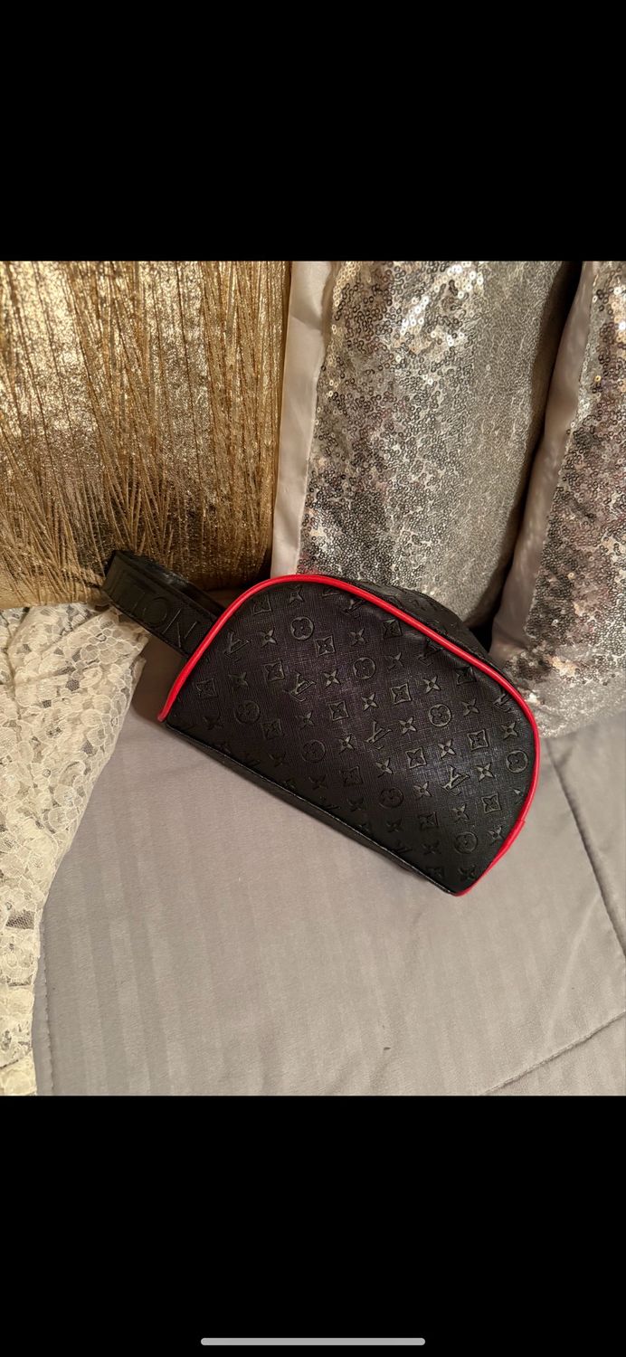 LV COSMETIC BAG NEW 