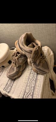 Pre loved new balance sneakers size 7 