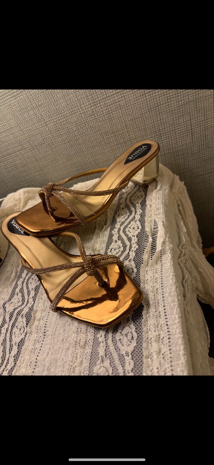 Size 7 used one time small heels shiney ✨