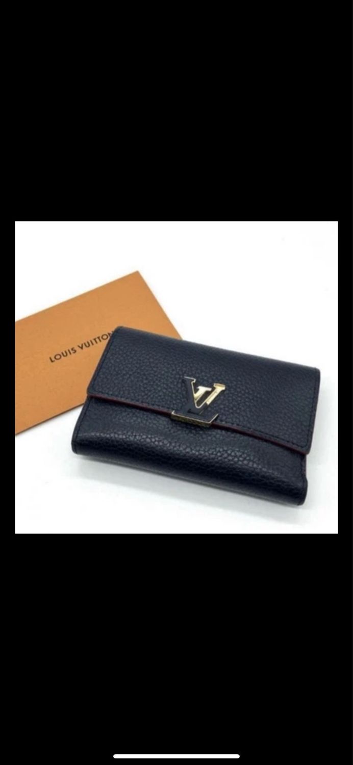 AUTHENTHIC LOUIS VUTTION WALLET capucines compact wallet 