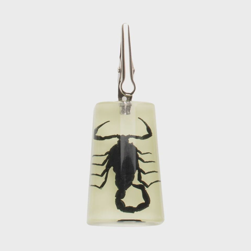 Creature GEAR Premium®  Glow-in-the-Dark Stand-Up Black Scorpion Clip