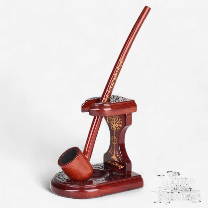 Pulsar Shire Pipes ARAGORN™ Pipe &amp; MIDDLE-EARTH™ Pipe Stand Bundle | 9"