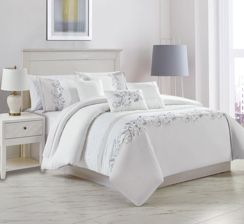 Darya 7-Piece Comforter Set Darya 7-Piece Comforter Set
