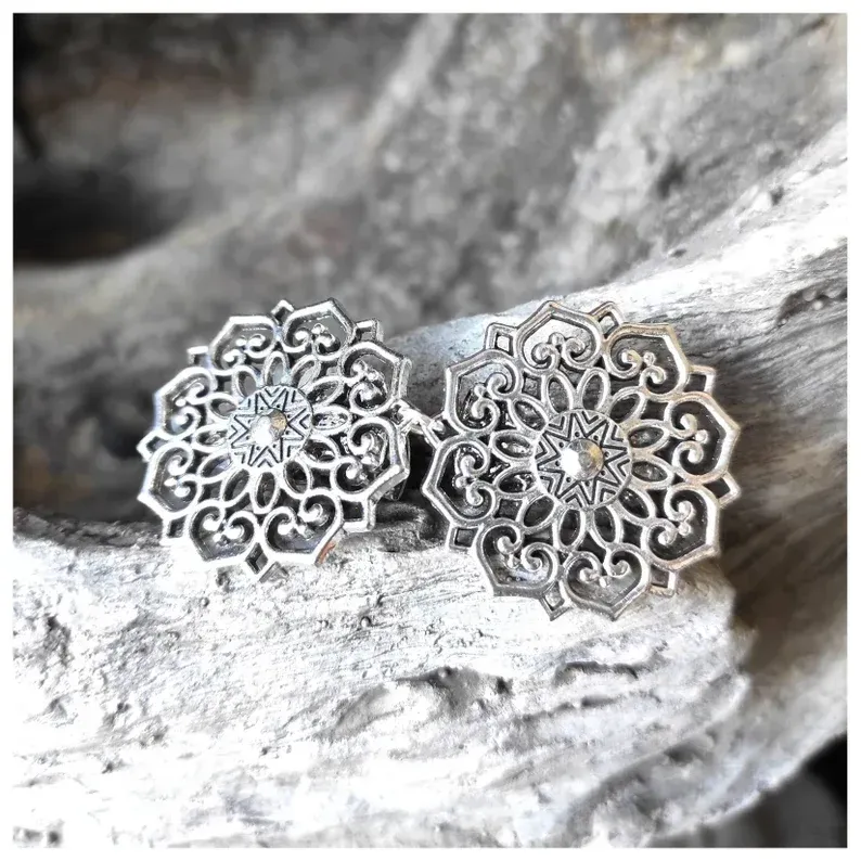 Broche mandala filigrana para chaquetas sin botones, pañuelos, cerrar capas, pasminas, chal