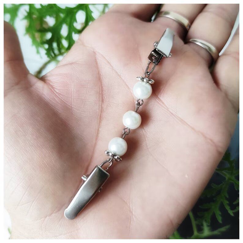 Cadena con perlas para unir chaqueta sin botones, cerrar capa
