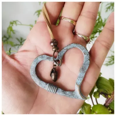 Collar corazón antiguo envejecido, colgante vintage corazón, collar cobre y turquesa, precioso collar con colgante cobre