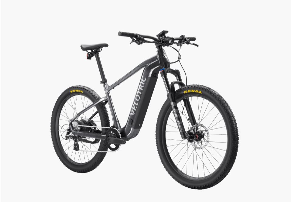 750w Summit 1, Colour: Space Black, Size: Regular