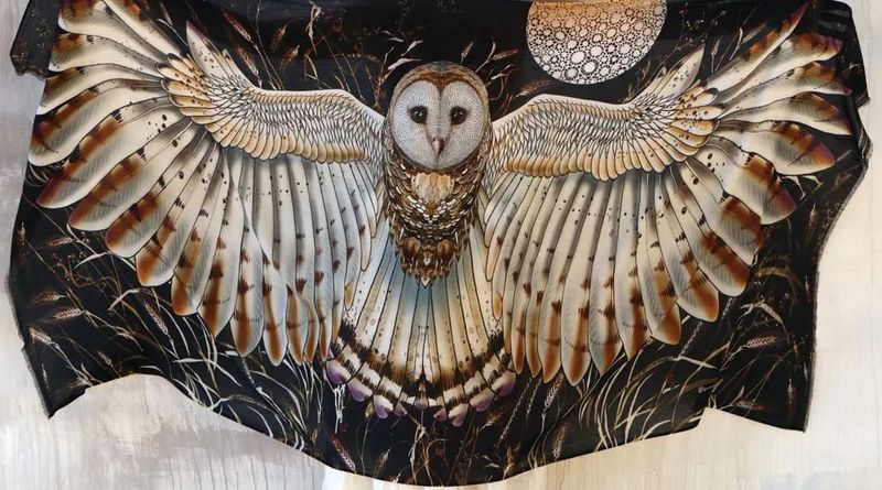 Wings Scarf, Design: Barn Owl