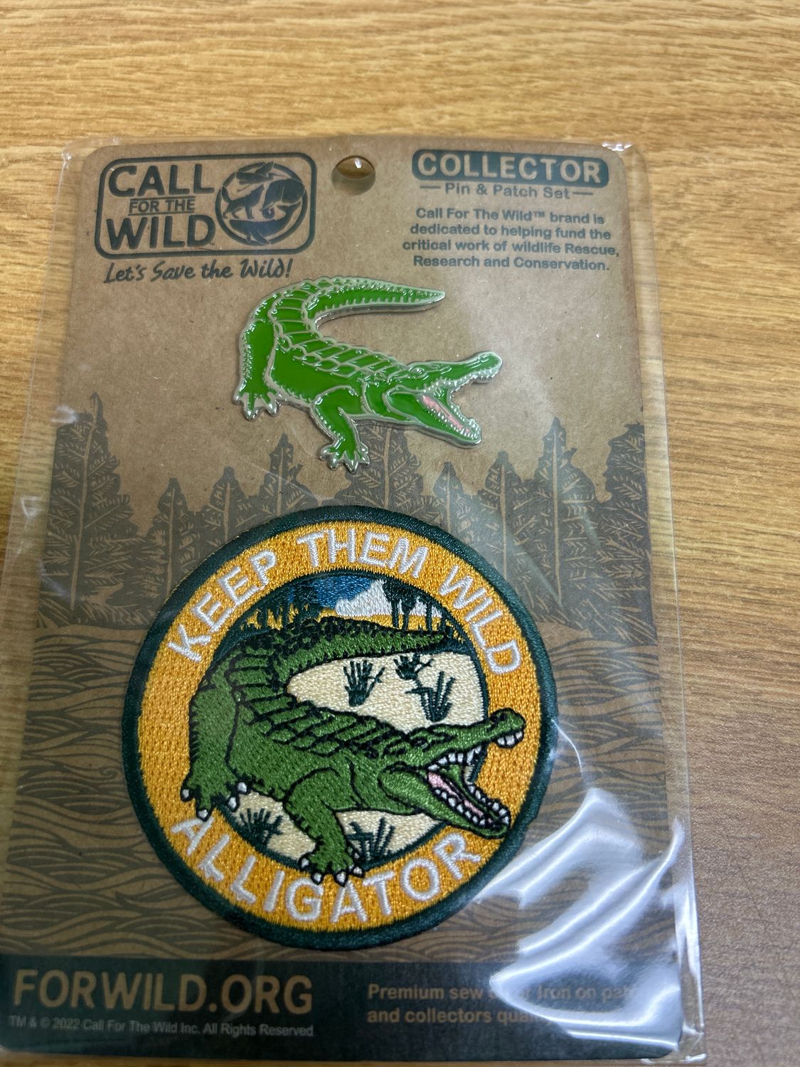 Patch /Pin Set, Design: Alligator