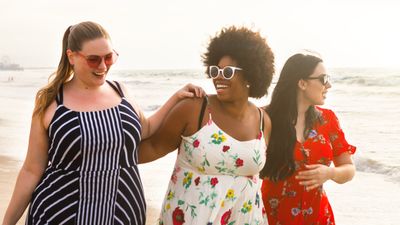 WOMEN&#39;S SUMMER PLUS SIZE - PREMIUM AND GREAT VALUE QUALITY - 44 LB BALE OF FOLDED CLOTHES.