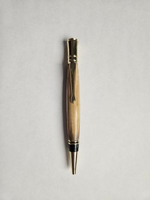 Executive style twist pen