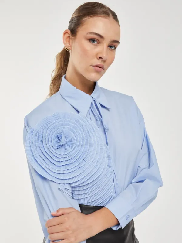 Blusa flor plisada