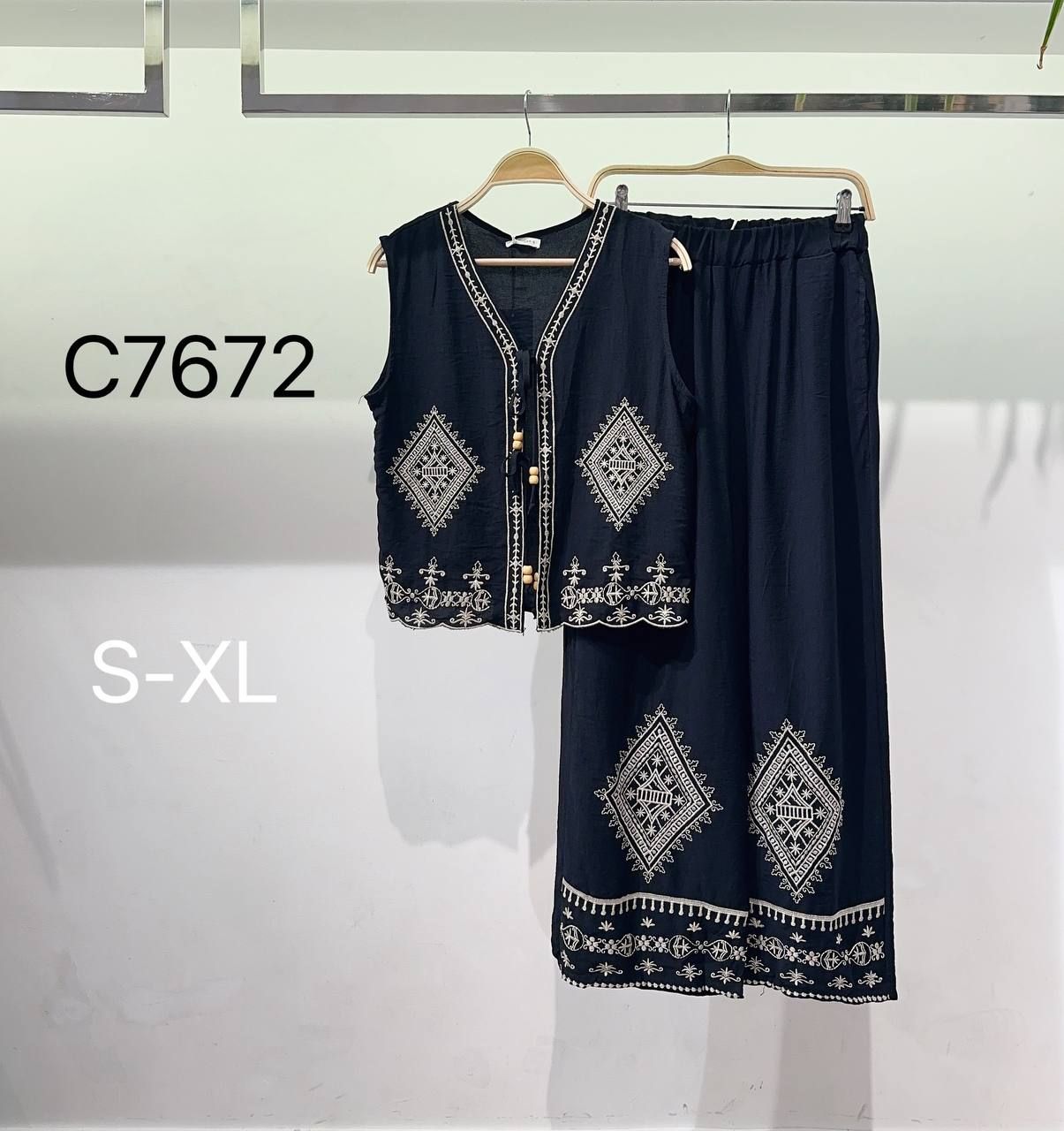 Conjunto chaleco y pantalón (4 conjuntos )