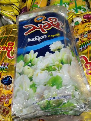 หมาก/ยาสูบ/ธูปเทียน/ကွမ်းယာ/ဆေးလိပ်/နံ့သာ/ဖယောင်းတိုင်